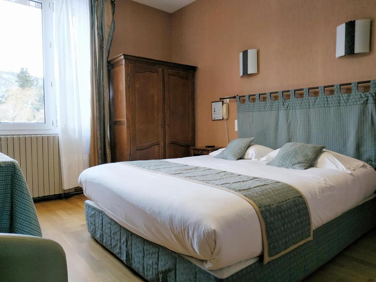 Hotel Restaurant Le Grillon Chambon-sur-Lac Luaran gambar