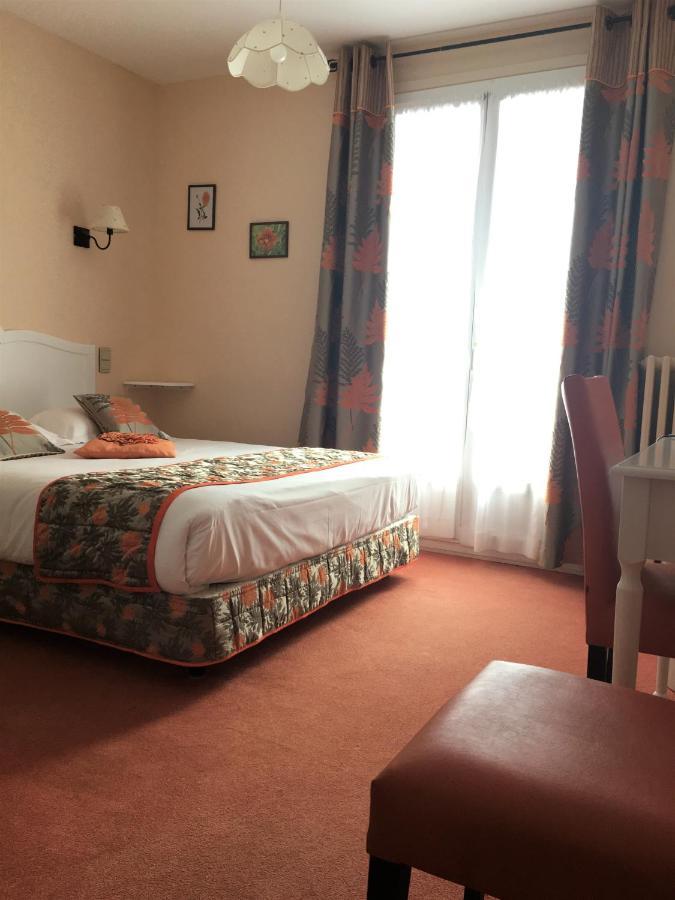 Hotel Restaurant Le Grillon Chambon-sur-Lac Luaran gambar